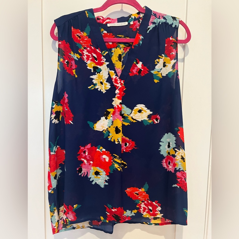 Violet & Claire multicolor floral print blue sleeveless Vneck blouse size L